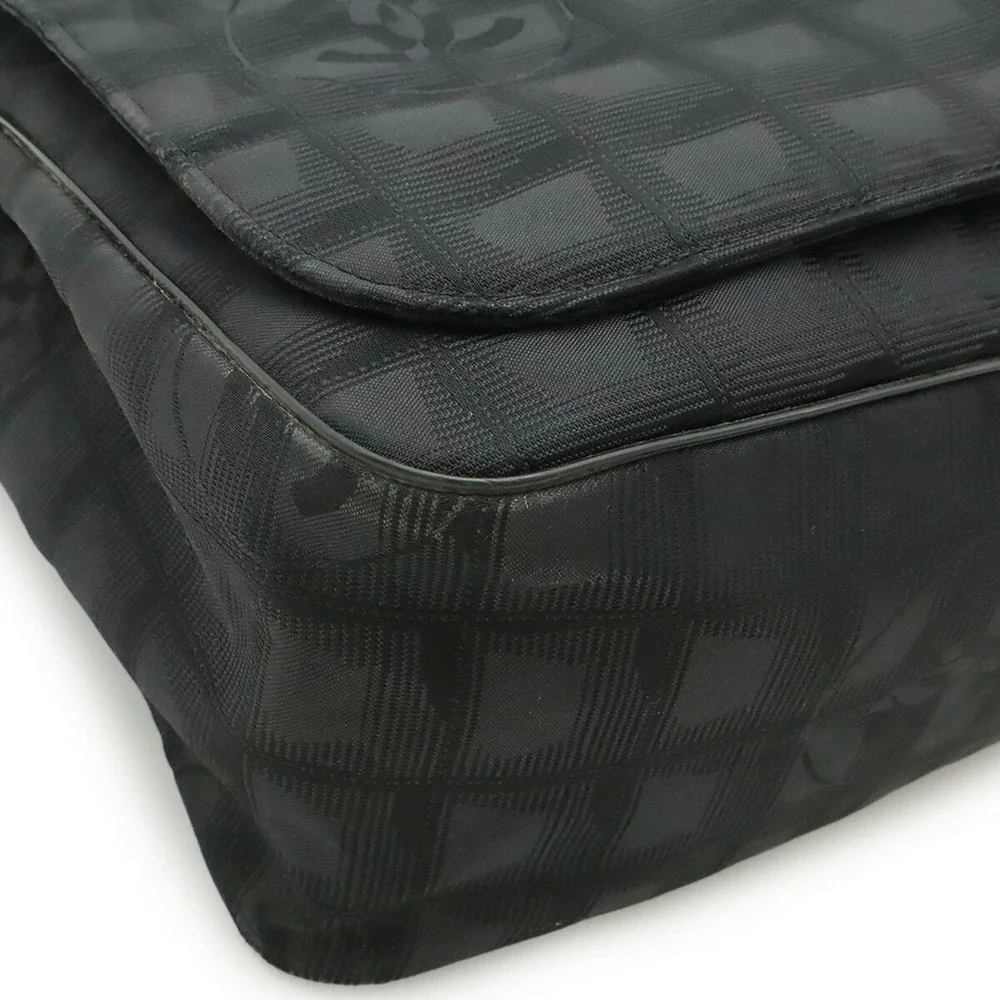 CHANEL Black Shoulder Bag
